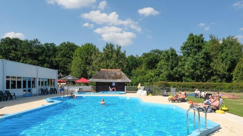 Vakantiepark met Binnen en Buitenzwembad