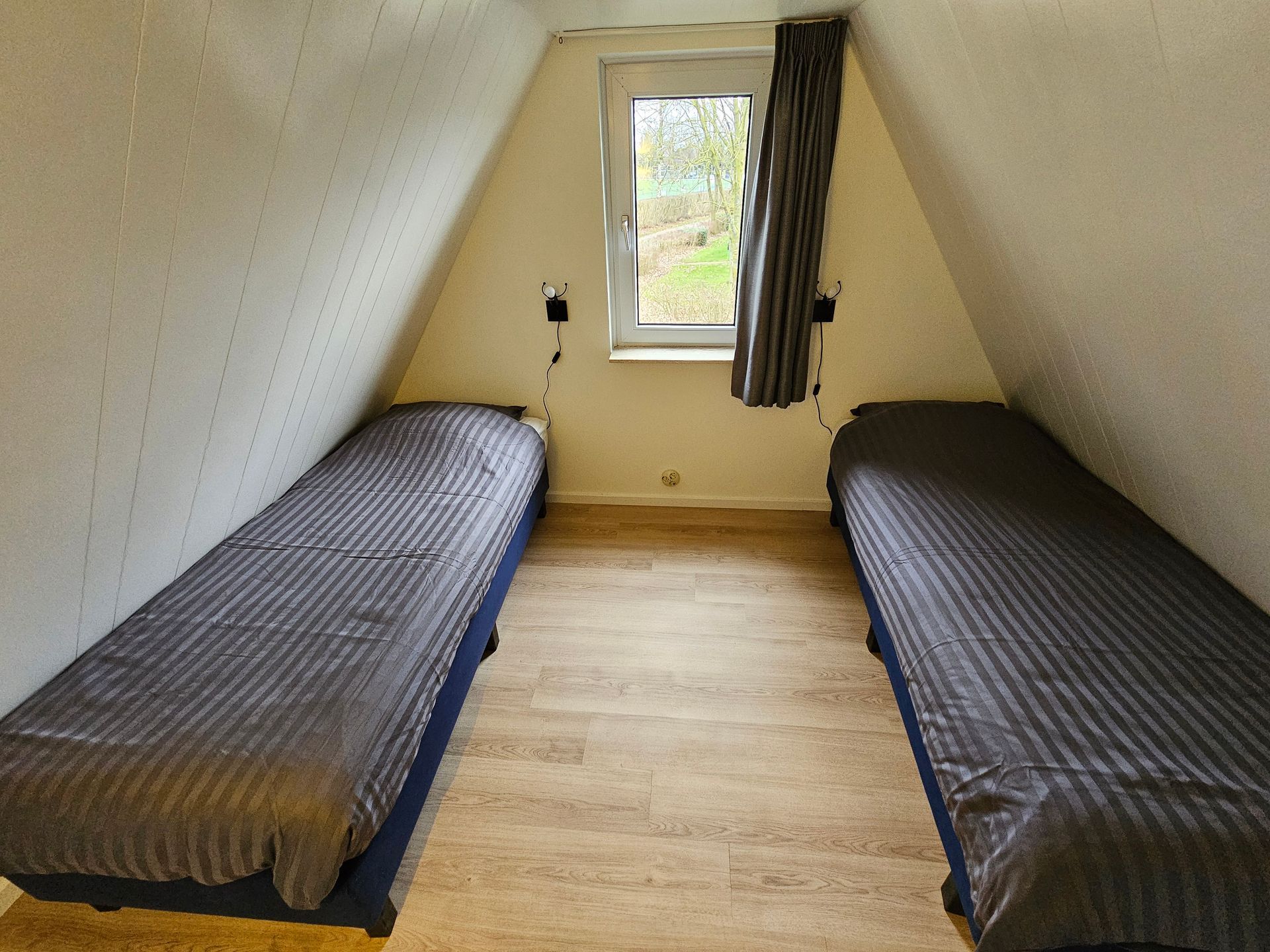 Hooge holt slaapkamer huisje 145