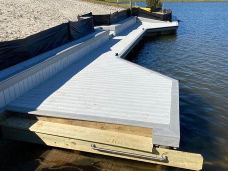 A dock is sitting in the middle of a lake.