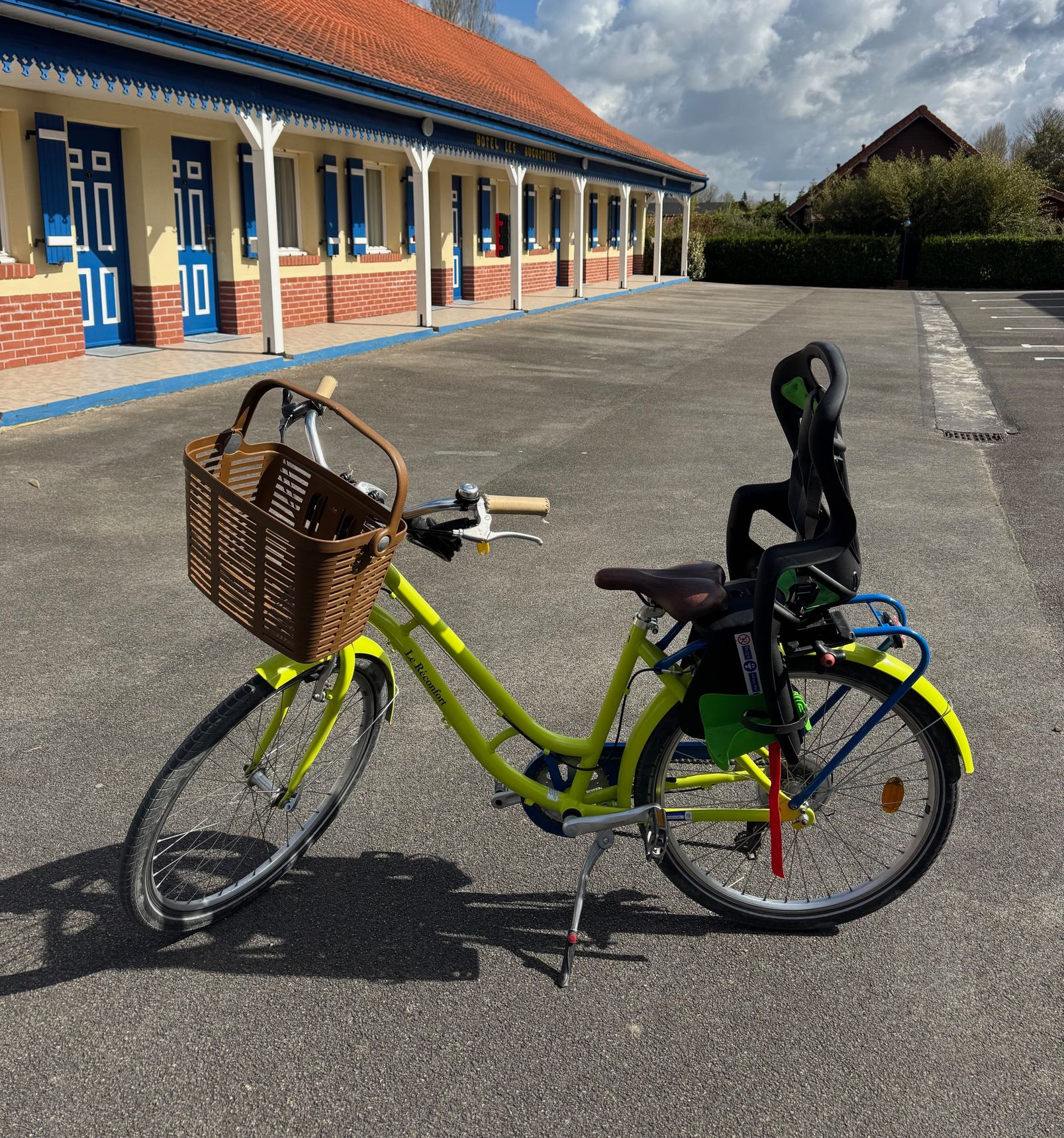 Location avec  casque, panier et siege enfant en baie de Somme