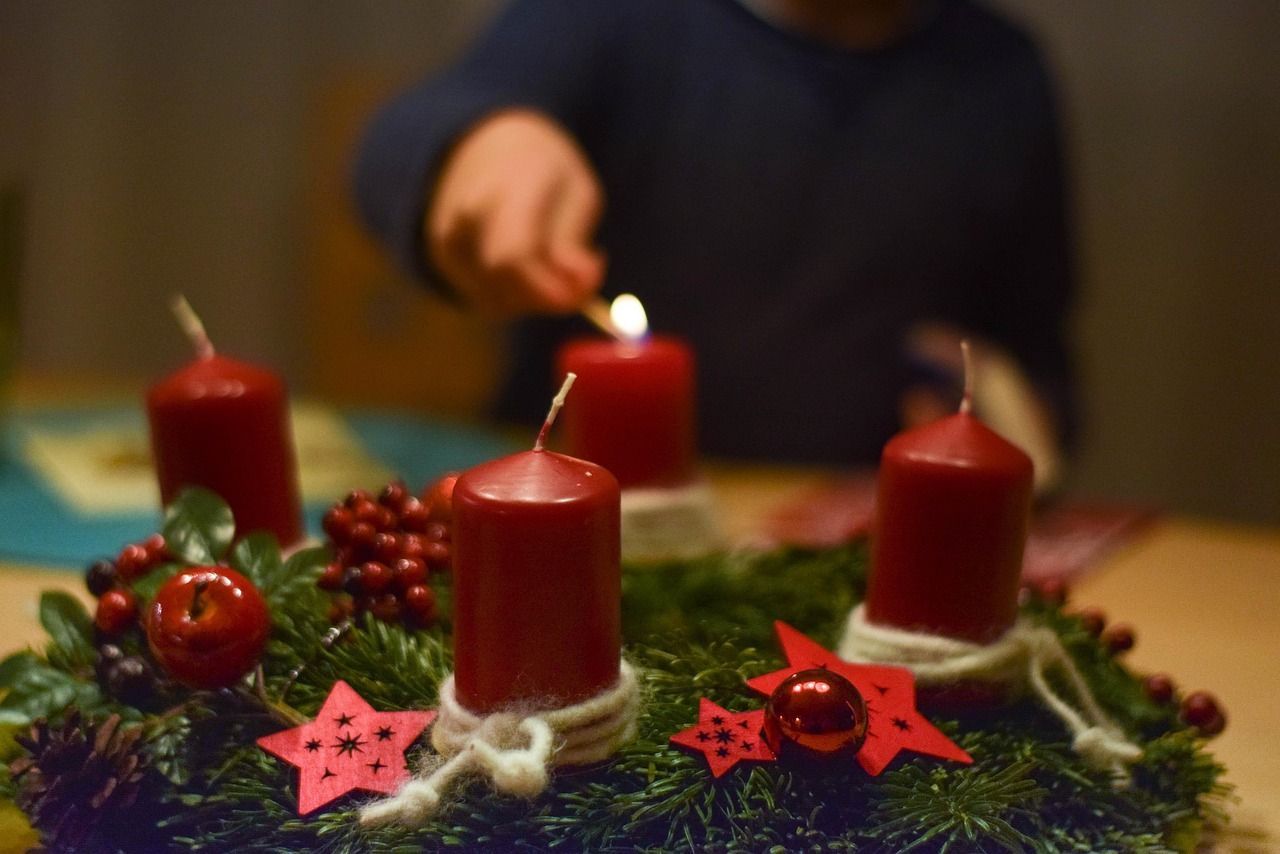 An advent wreath with four red candles.
