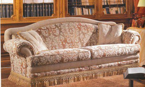Divano in stile antico