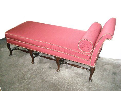 Dormeuse imbottita in stoffa rossa