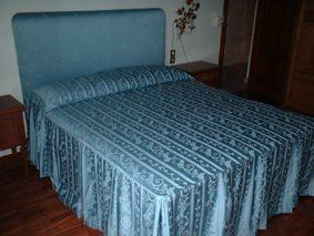 Letto con fodera azzurra