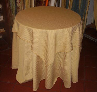 Tovaglia rotonda in tessuto giallo