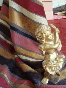 Vetrine con tessuti e accessori