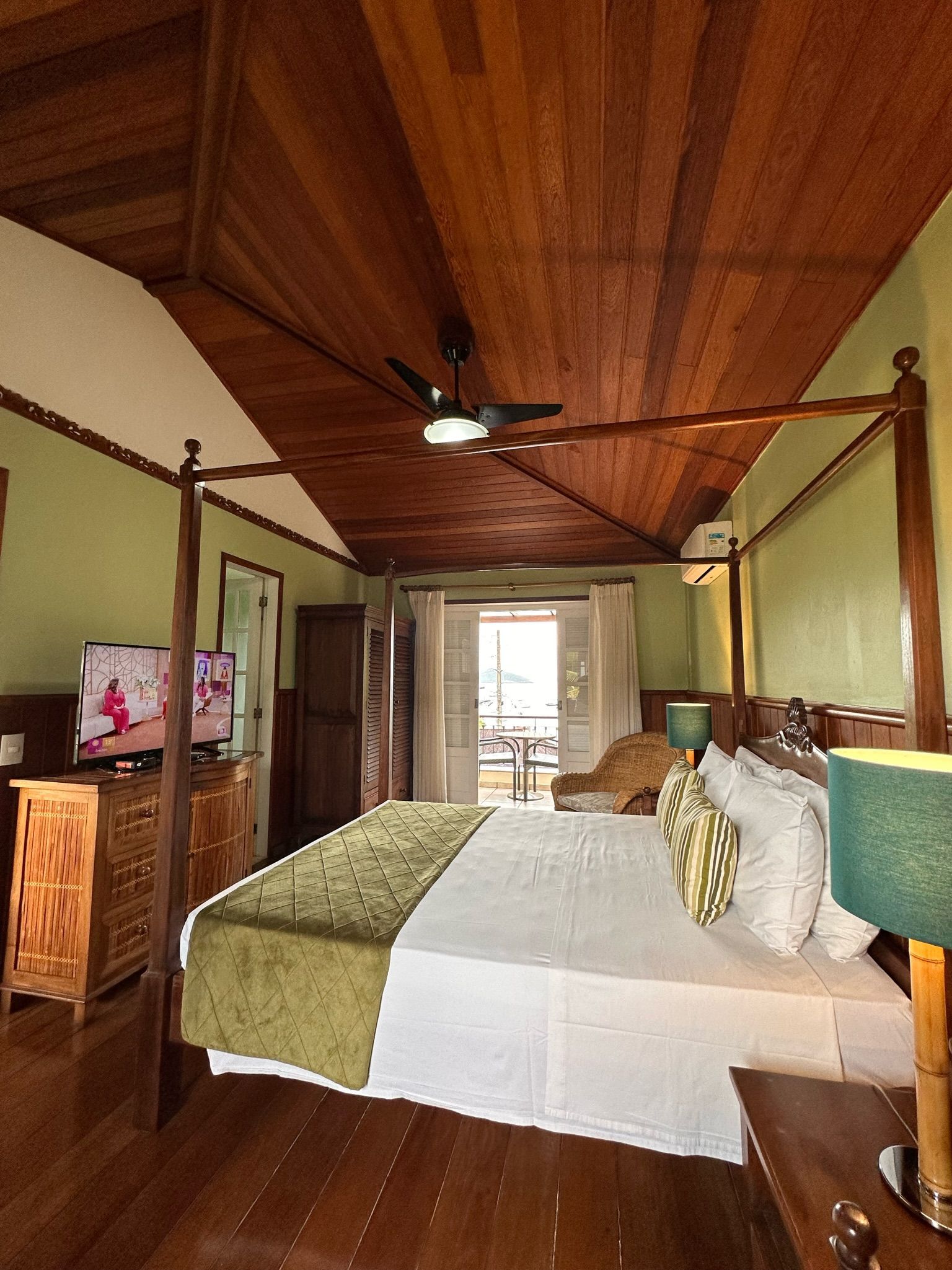 Acomodações da Pousada Corsário Búzios