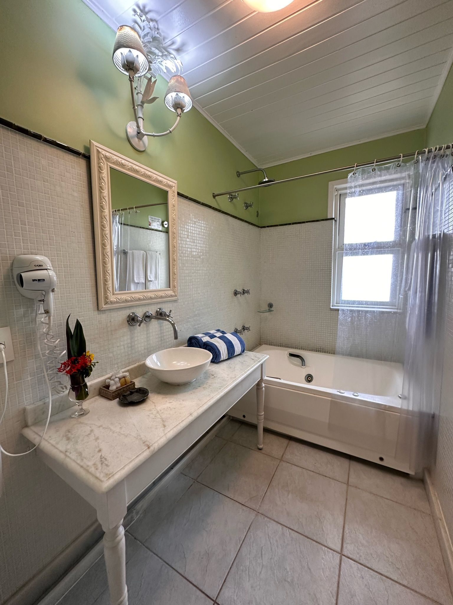 Acomodações da Pousada Corsário Búzios