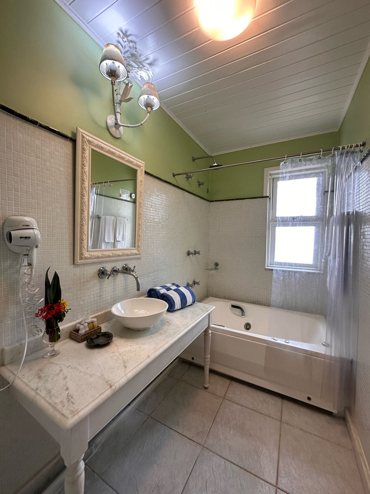 Acomodações da Pousada Corsário Búzios