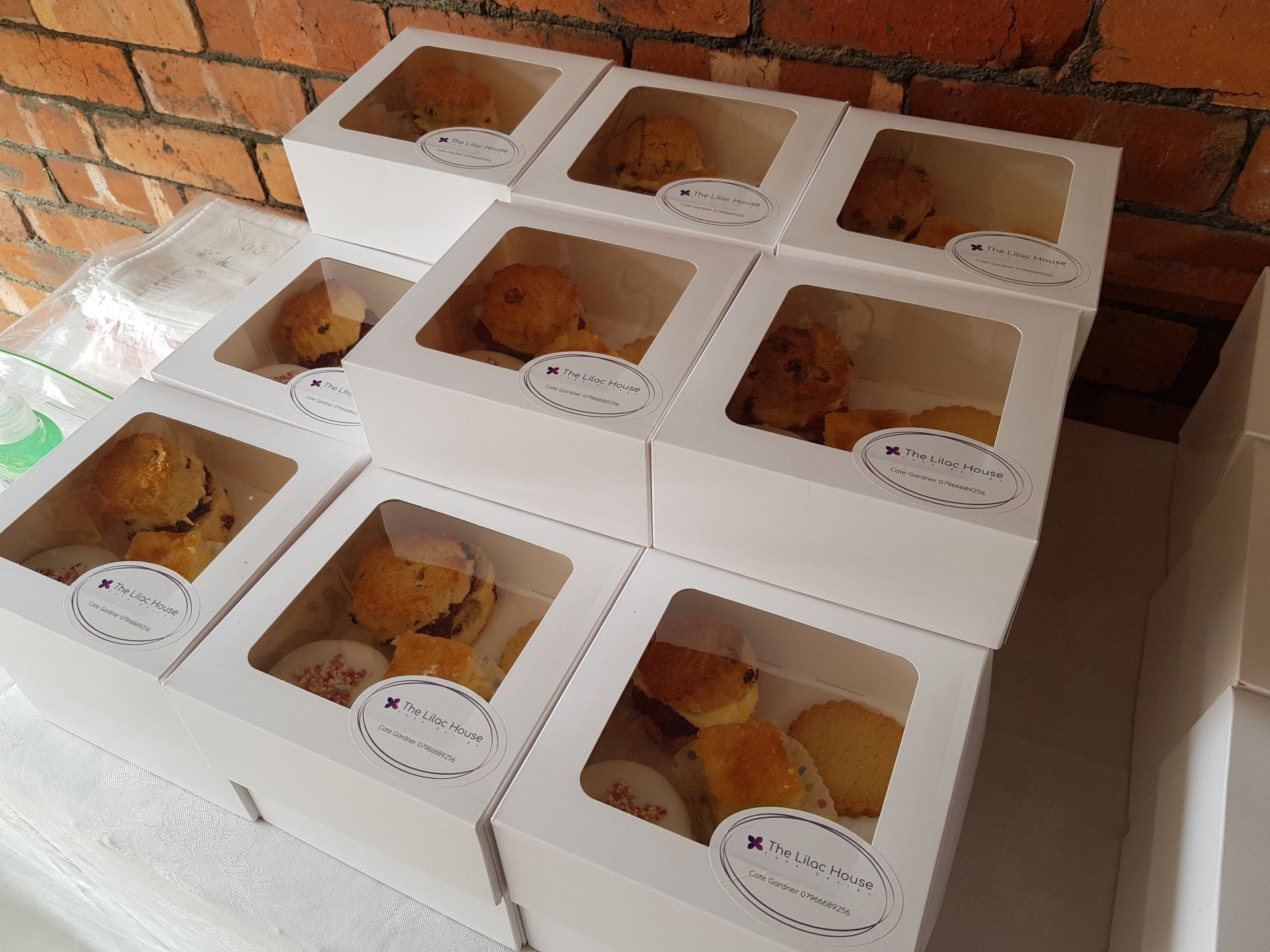 picnic lunches in boxes