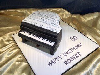 Grand piano cake