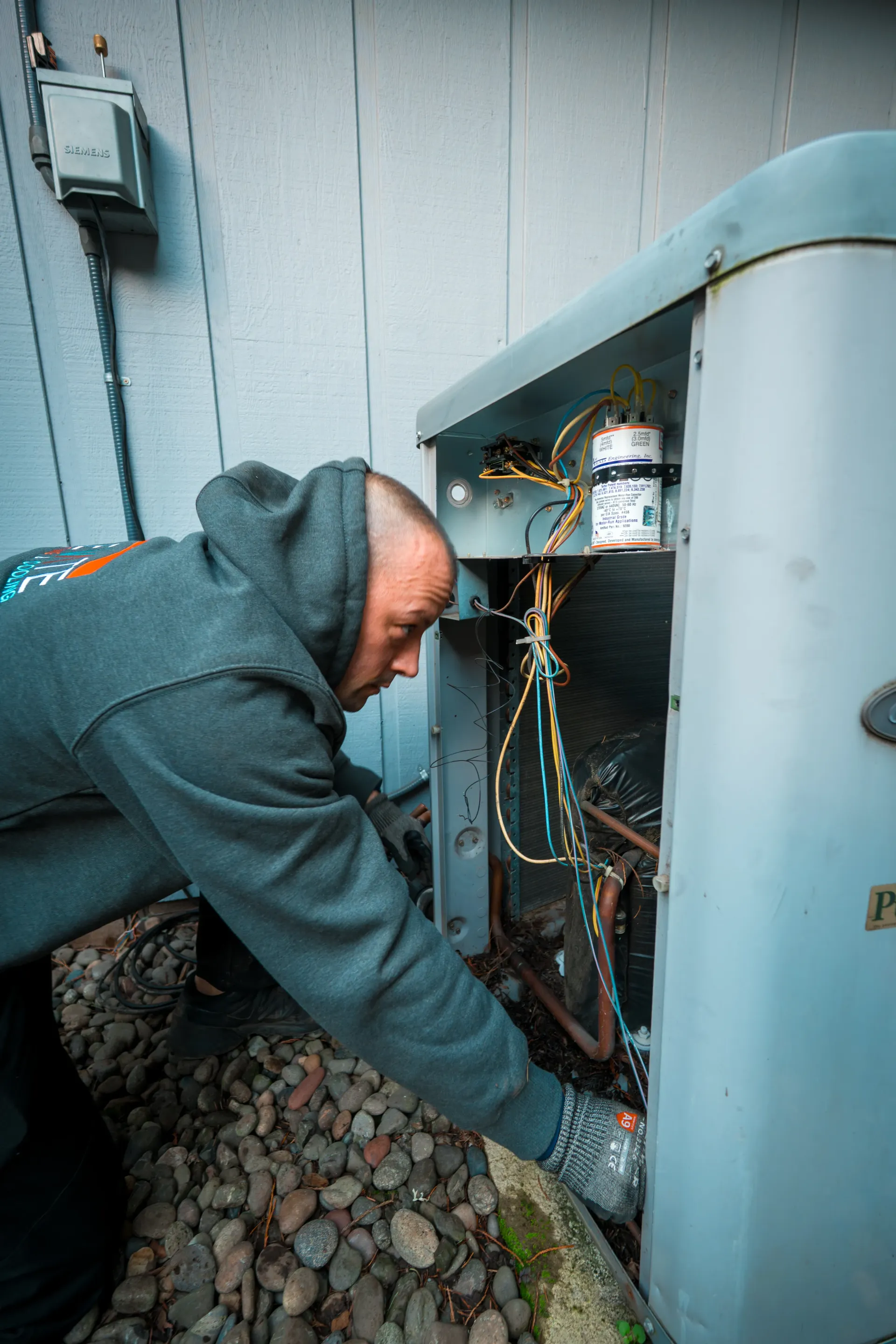 HVAC technician providing air conditioning repair services