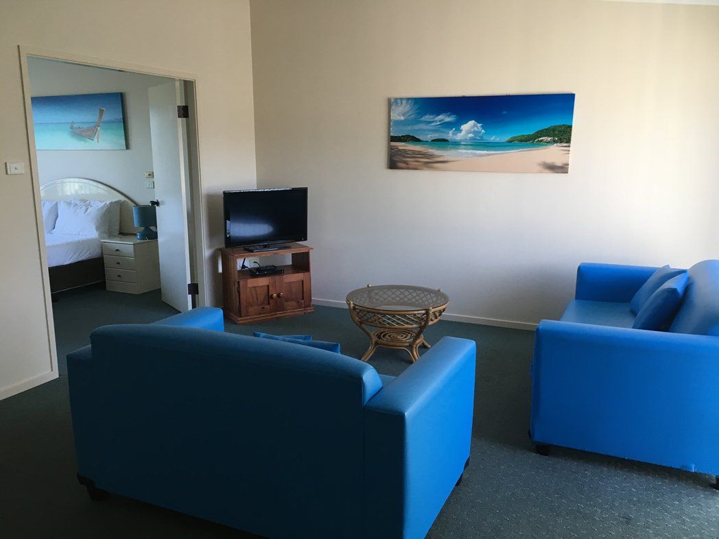 3 bedroom lounge area with blue sofas
