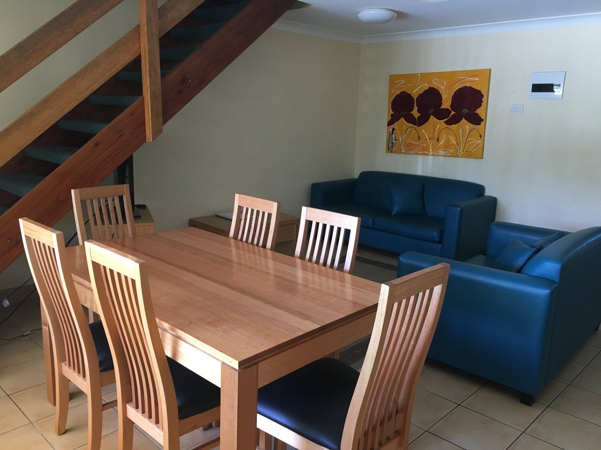 2 bedroom apartment living room / dining room