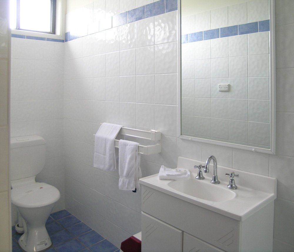 2 bedroom apartment bathroom sink
