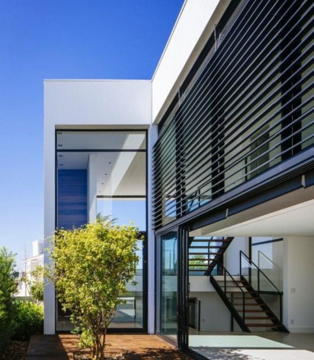 frangisole scorrevole di colore nero