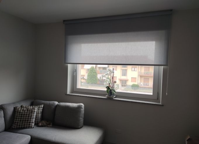 tenda oscurante scorrevole verso il basso