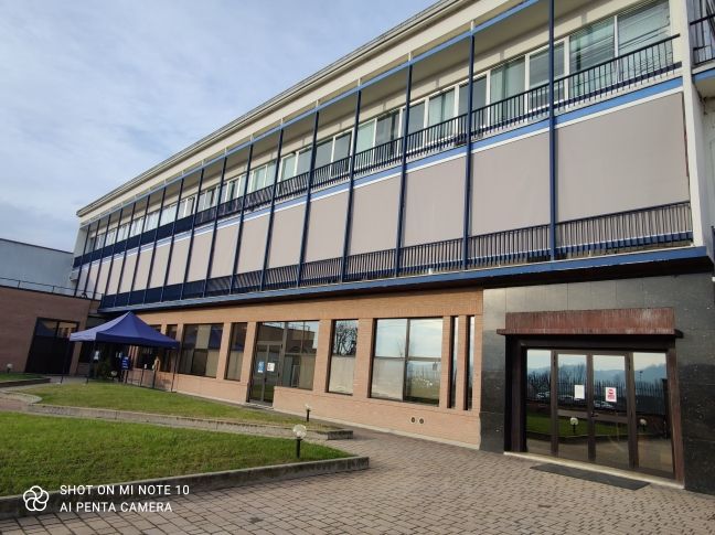 tende su facciata esterna