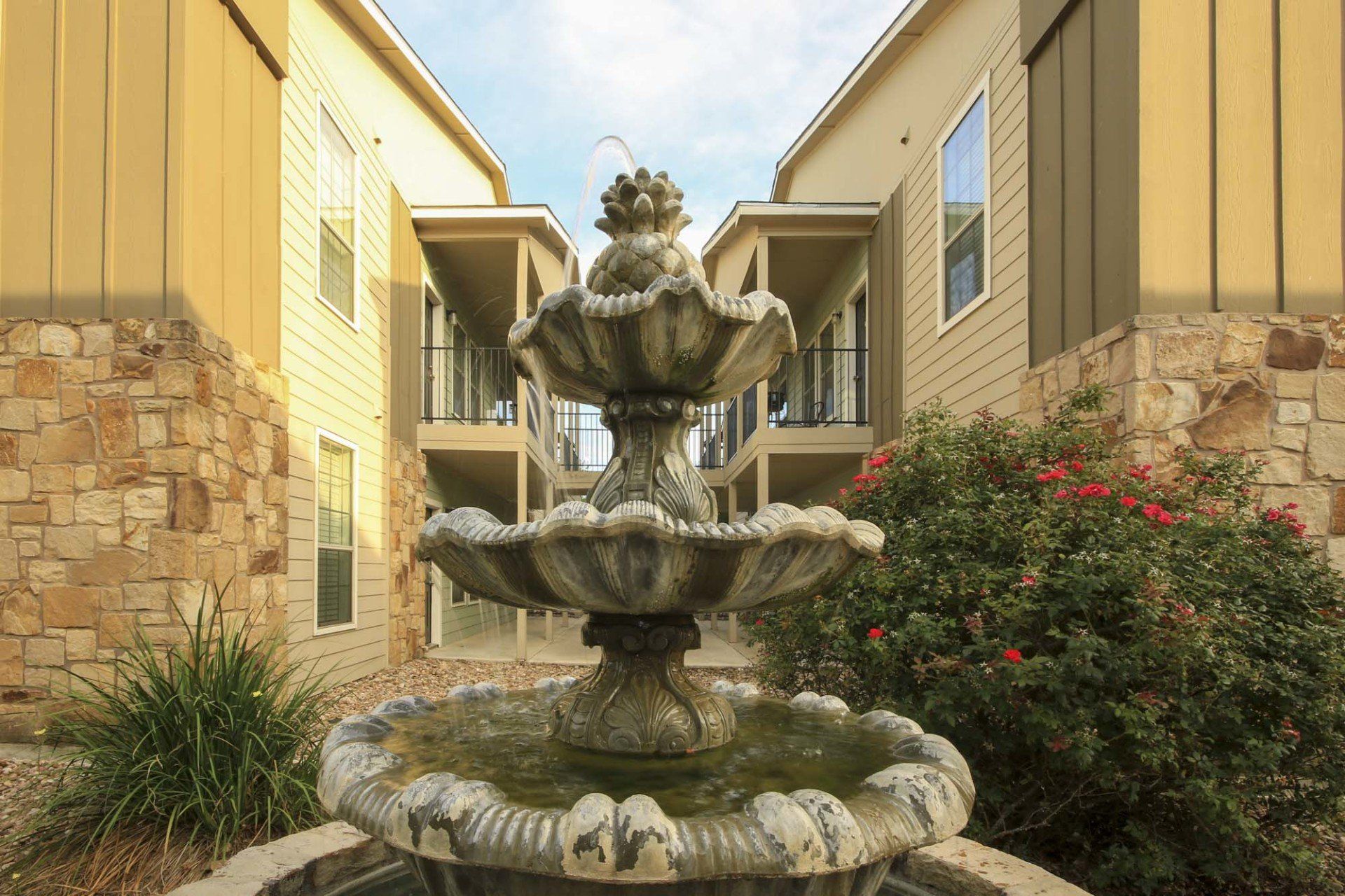 Country Club Apartments Exterior