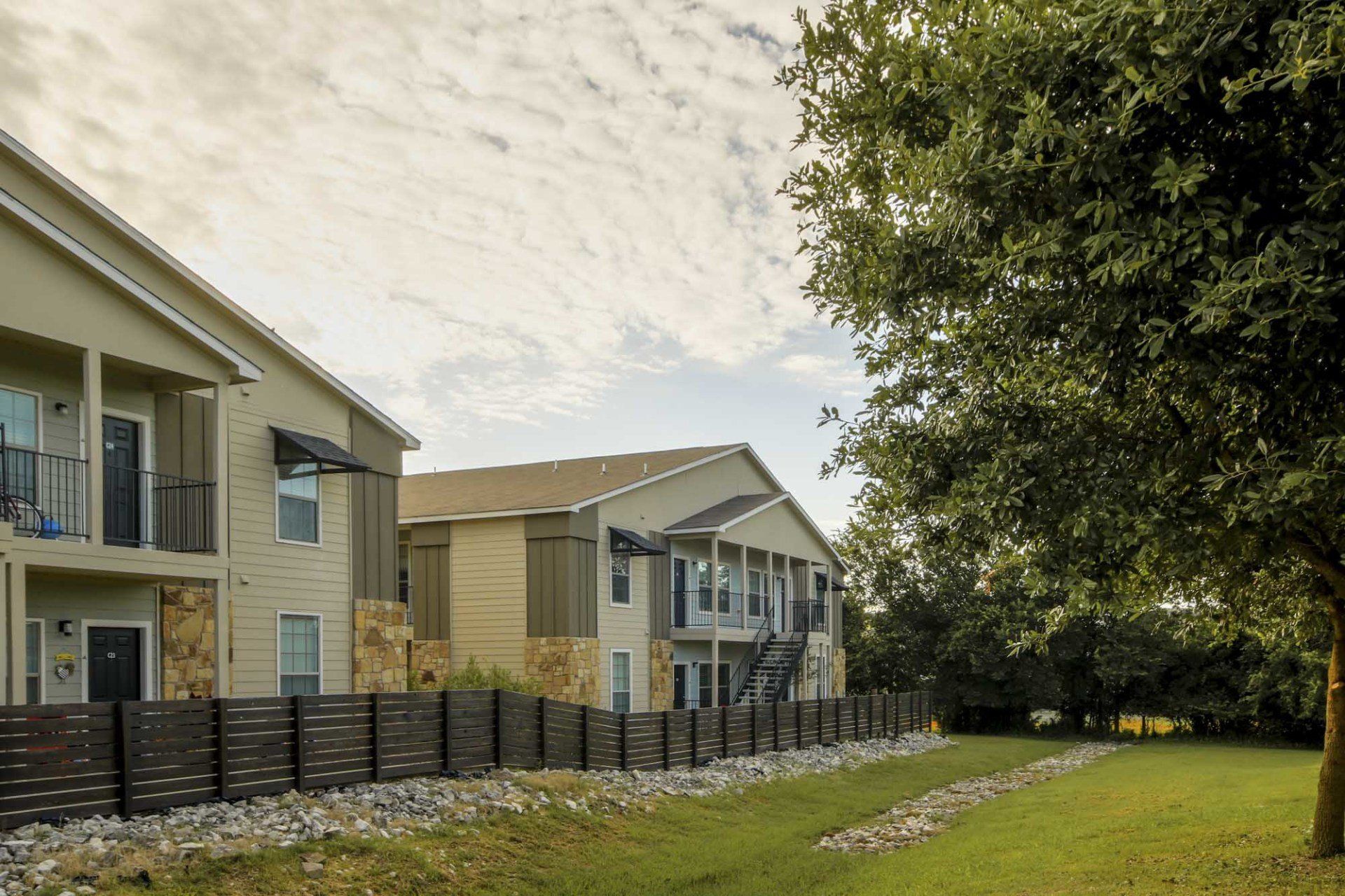 Country Club Apartments Exterior