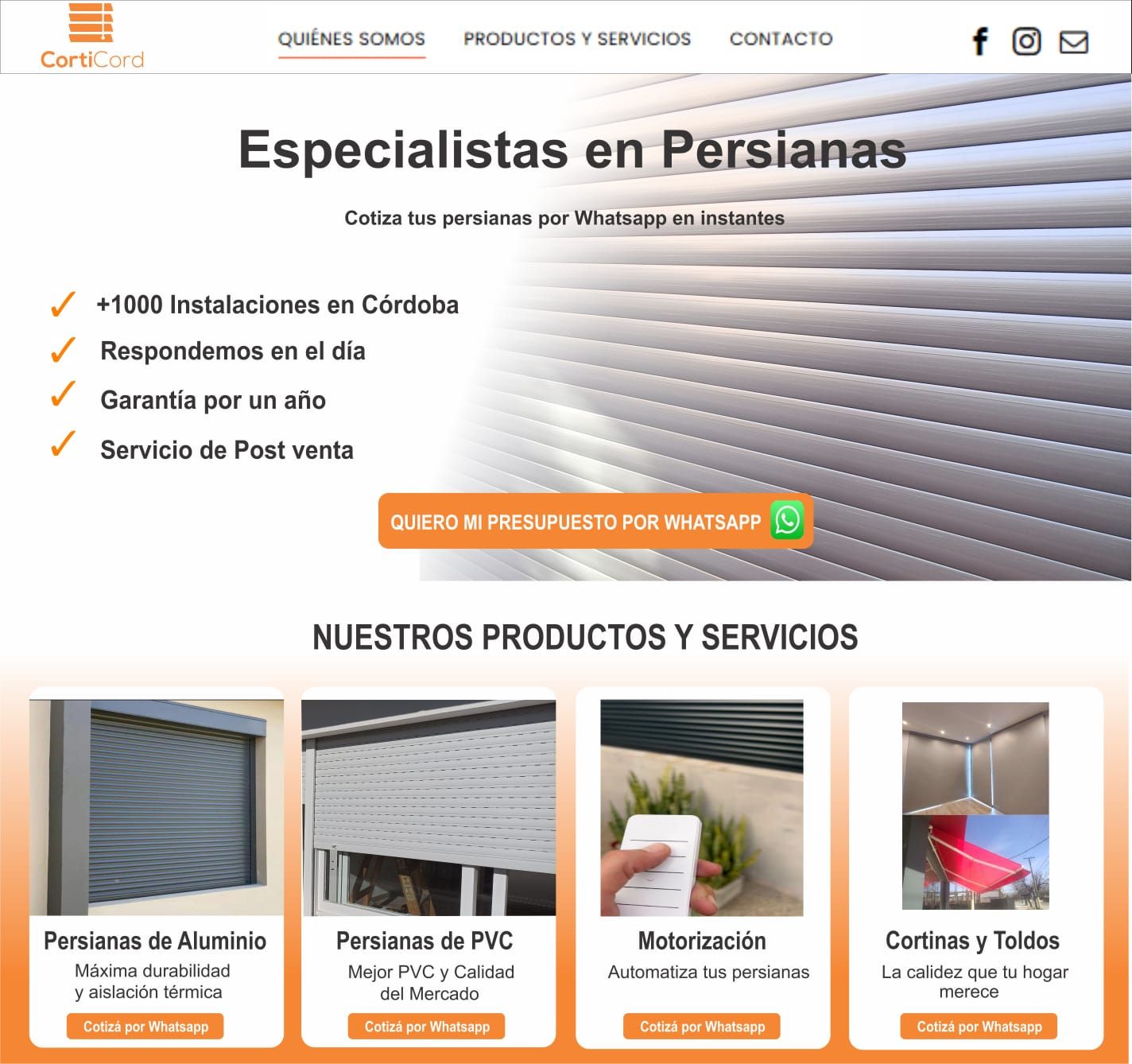 Una persona instala un limitador de velocidad o un mecanismo de bloqueo en un marco blanco de una sala de estar luminosa.