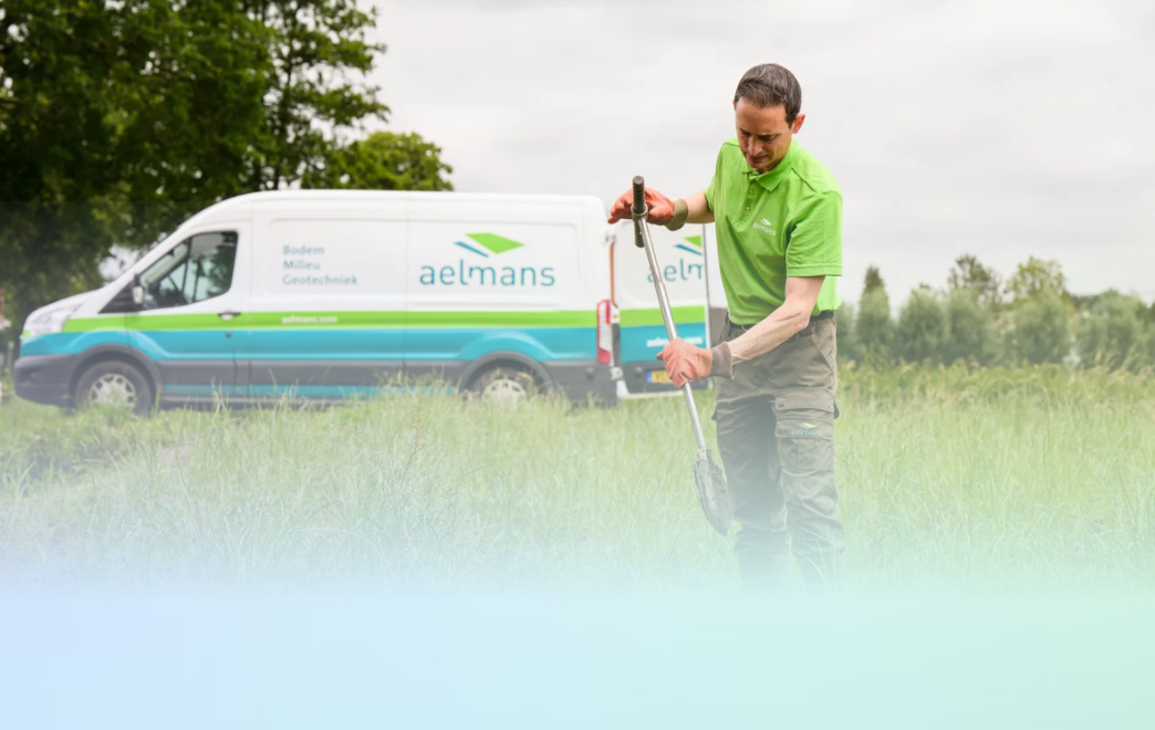 Lichtblauwe golvende abstracte vormen bij maatwerk en betrokken