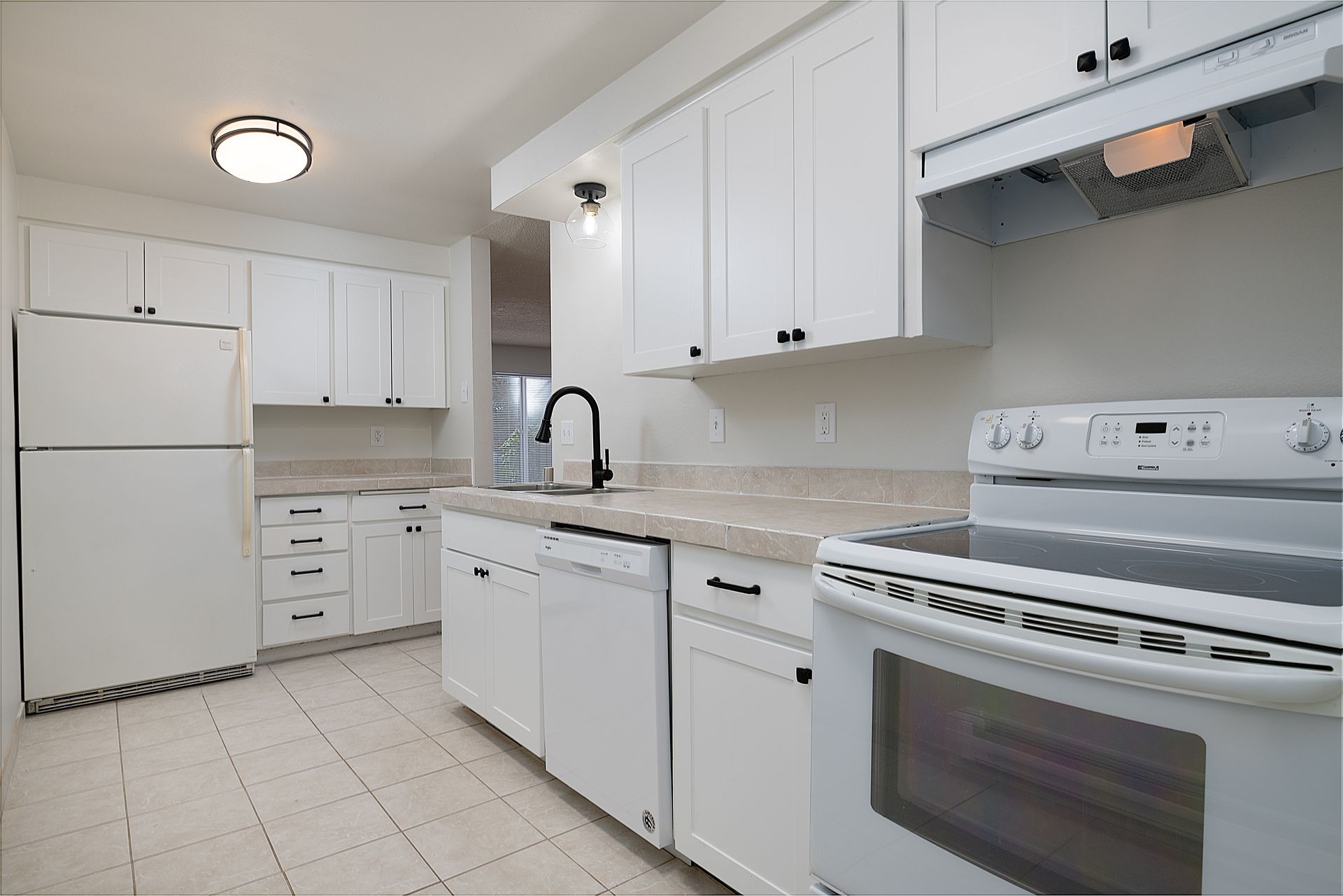 Photo showing another version of the kitchen