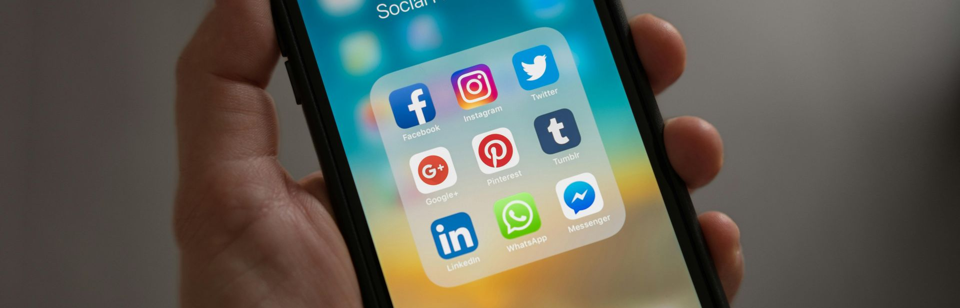 Følg oss på sosiale medier