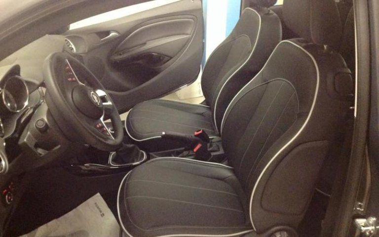 Interni auto in pelle