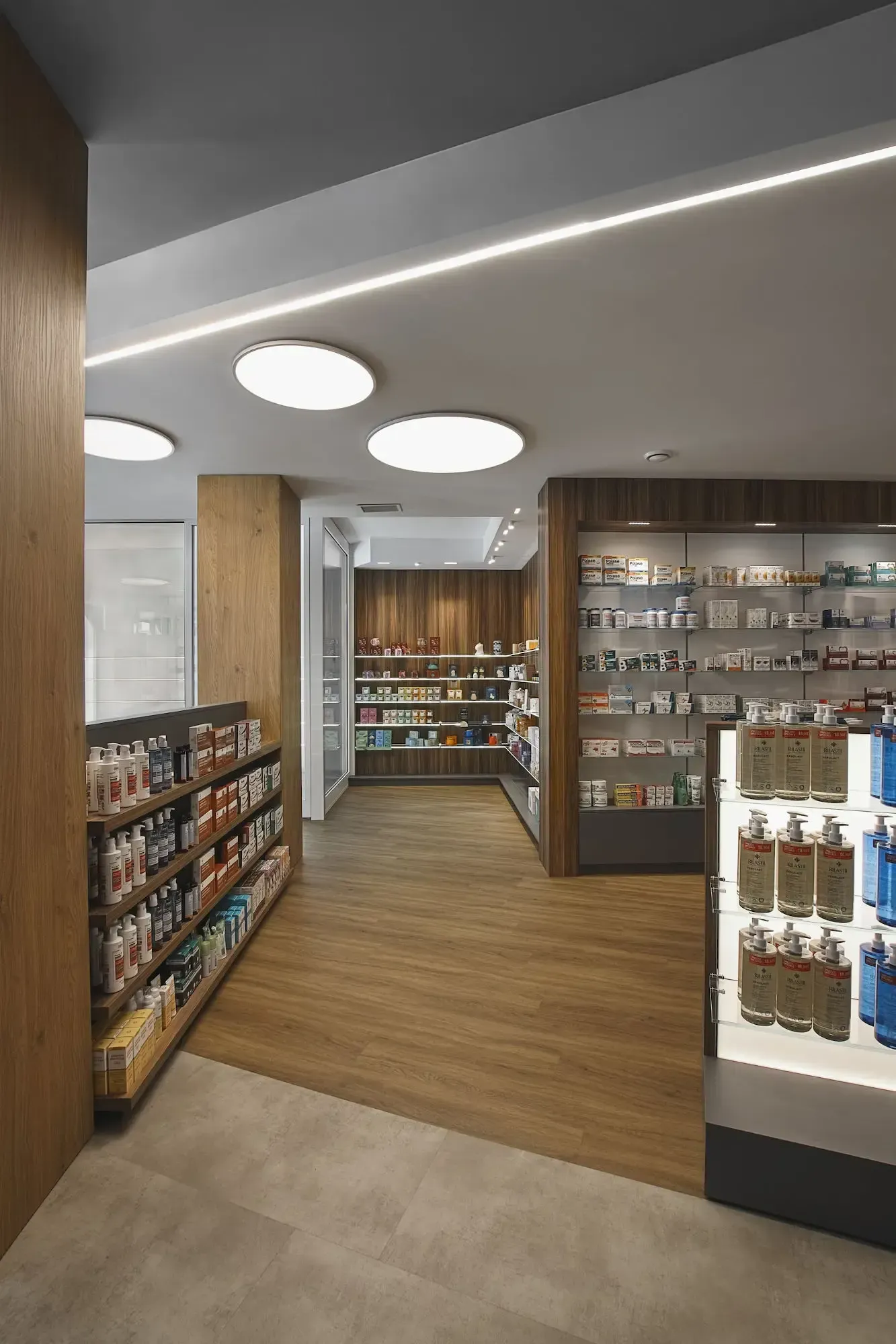 Arredamento Farmacia Alganon Arona  expo a parete