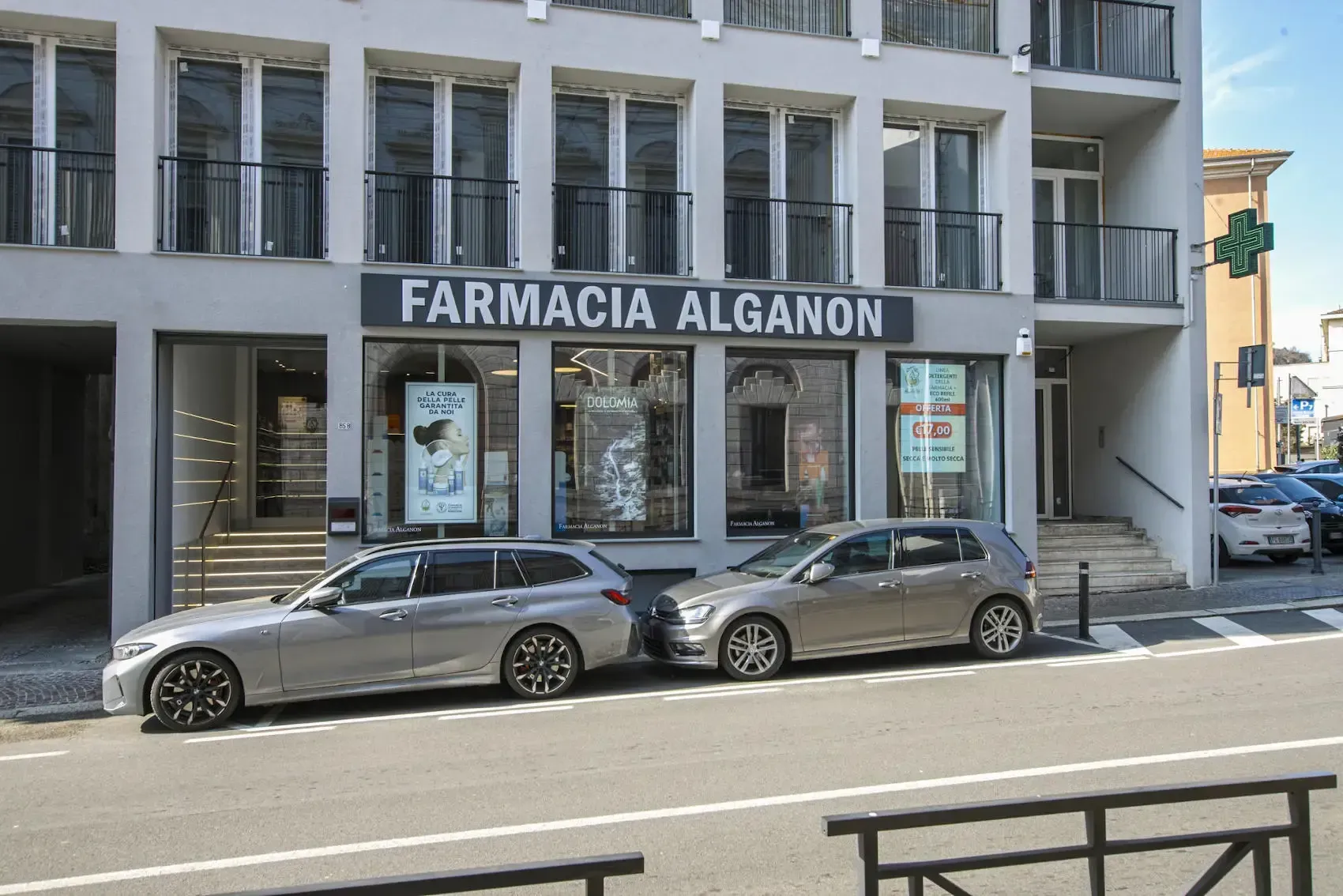 Arredamento Farmacia Alganon Arona insegna e croce
