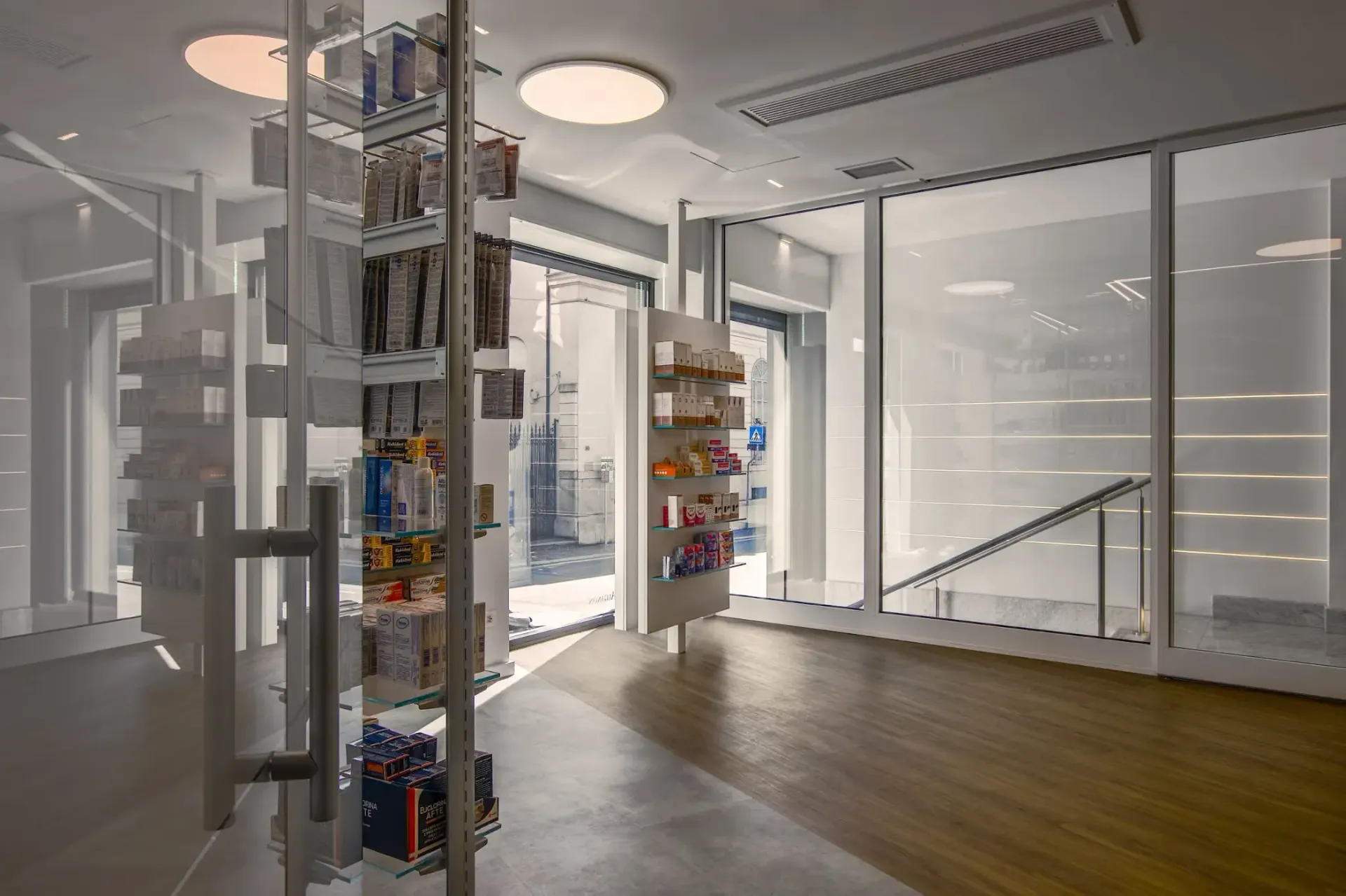 Arredamento Farmacia Alganon Arona expo oval