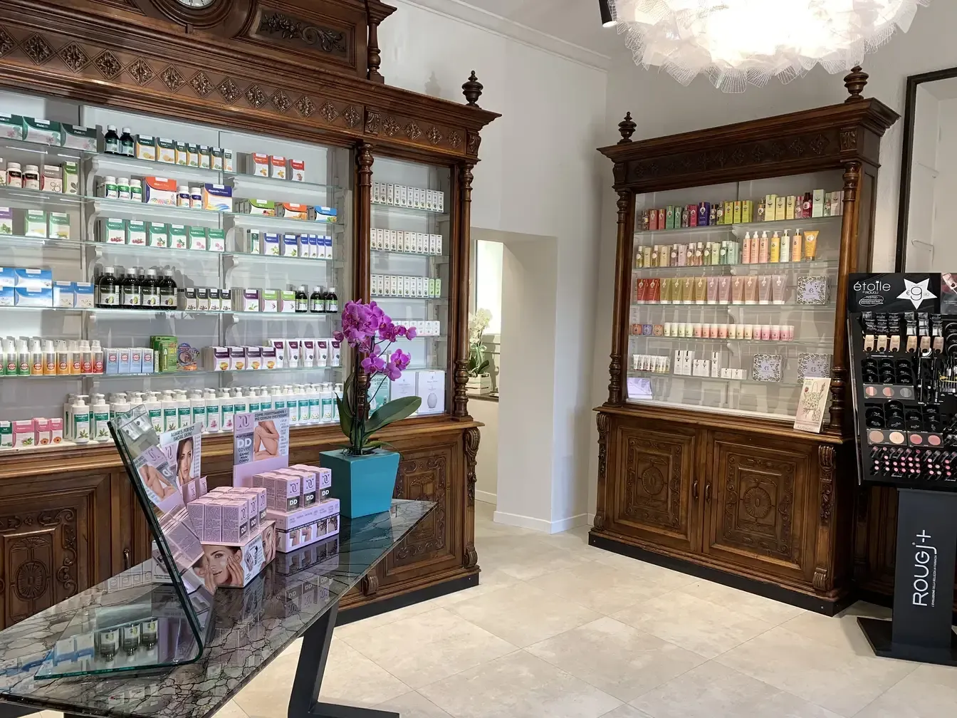 Arredamento Farmacia del Vernato Biella restyling mobile