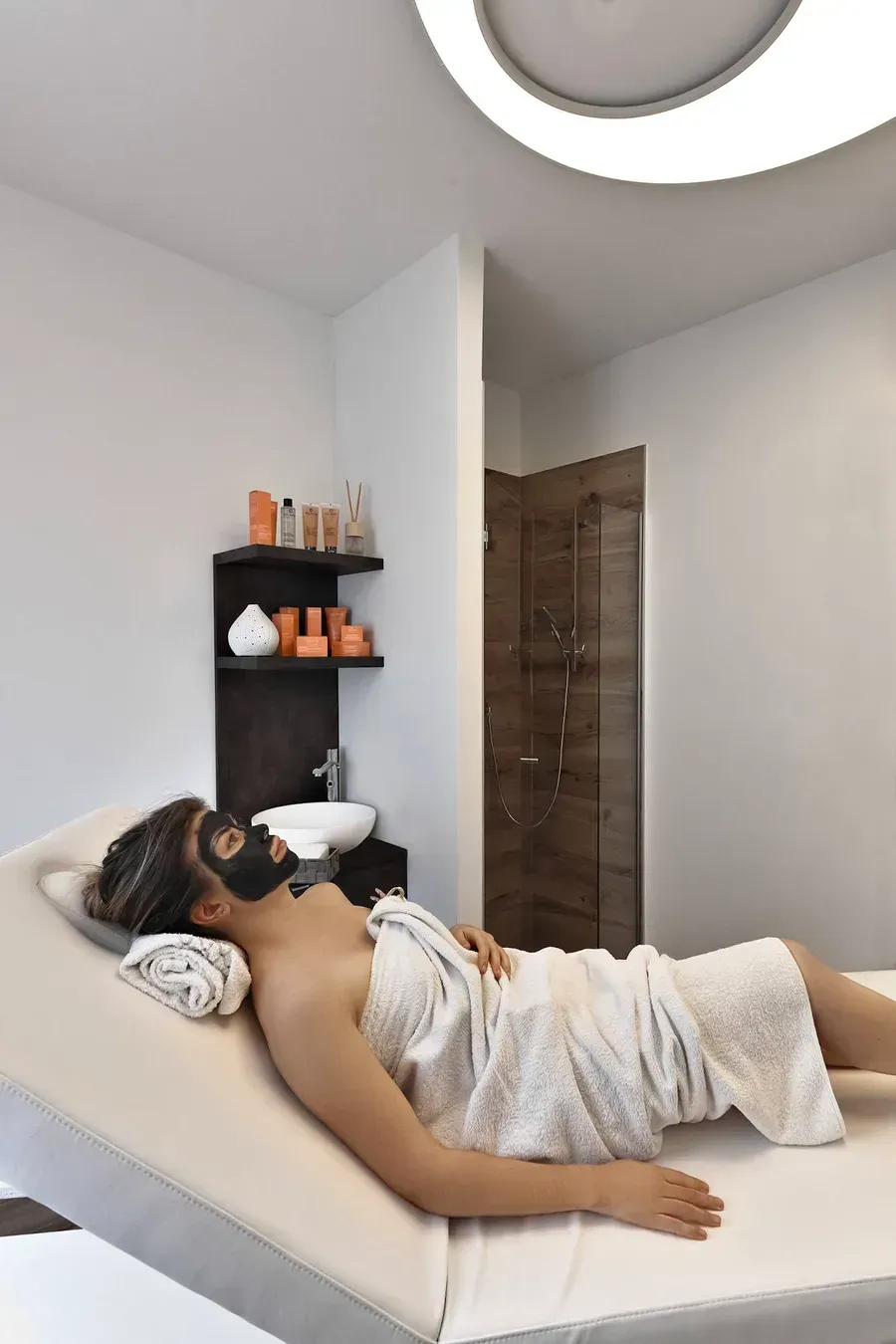 Arredamento Farmacia Passirani Lesa, cabina estetica, lampada Elcom