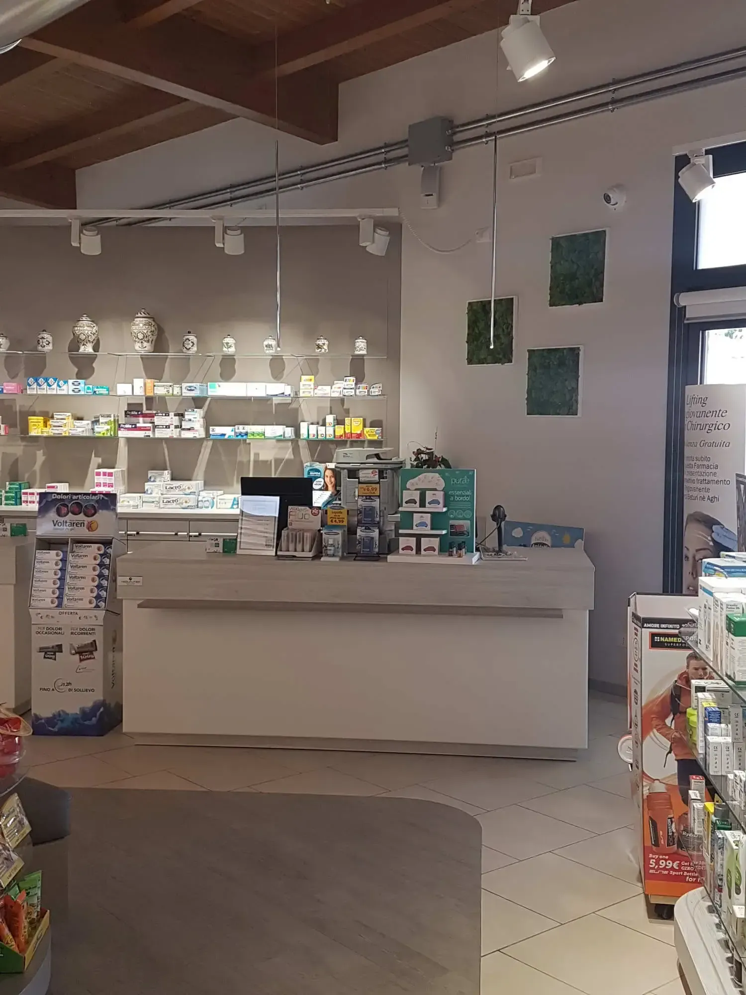 Arredamento Farmacia Sandigliano Biella banco cassa