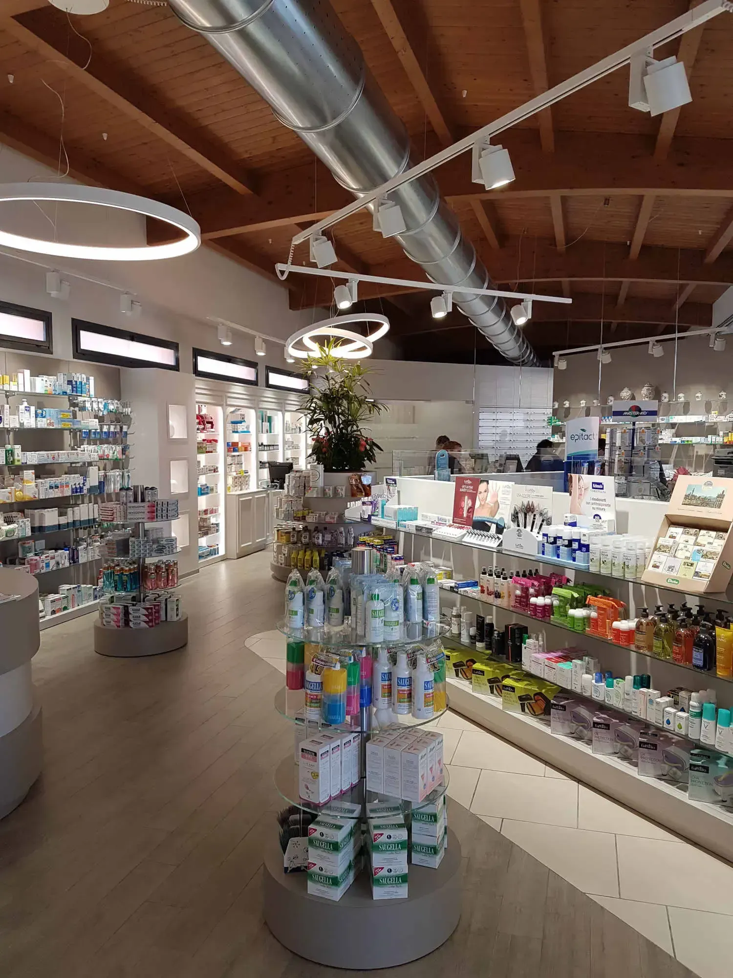 arredamento Farmacia Biella Sandigliano, expo vendita e gondola promo