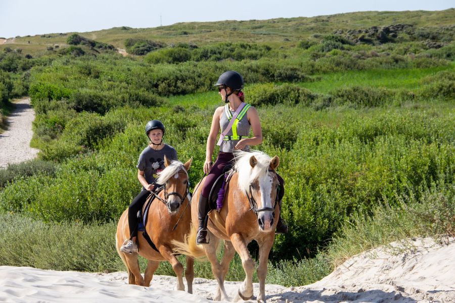 paardrijden op het strand van Ameland bij hollumer trap