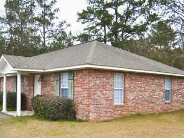 Heatherwood duplex exterior - brick with green shutters