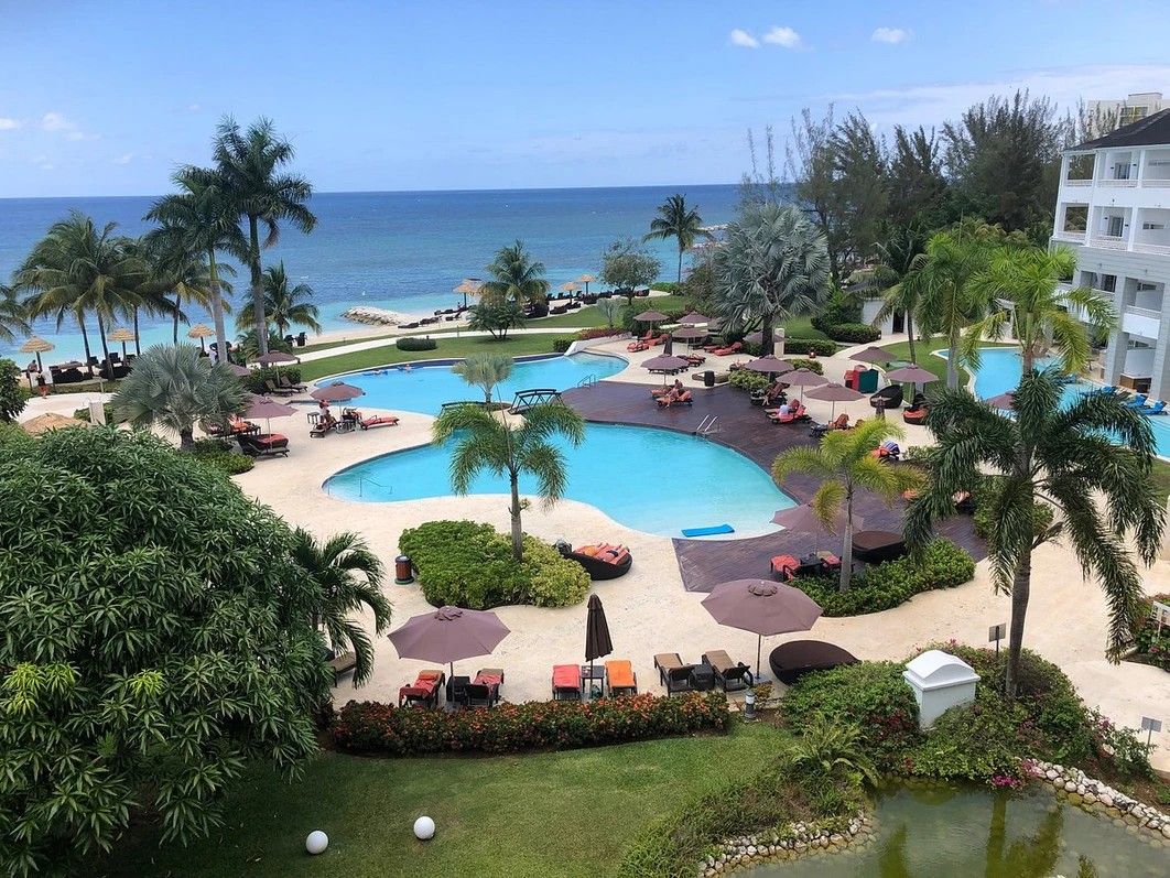 A view of a pool by the ocean