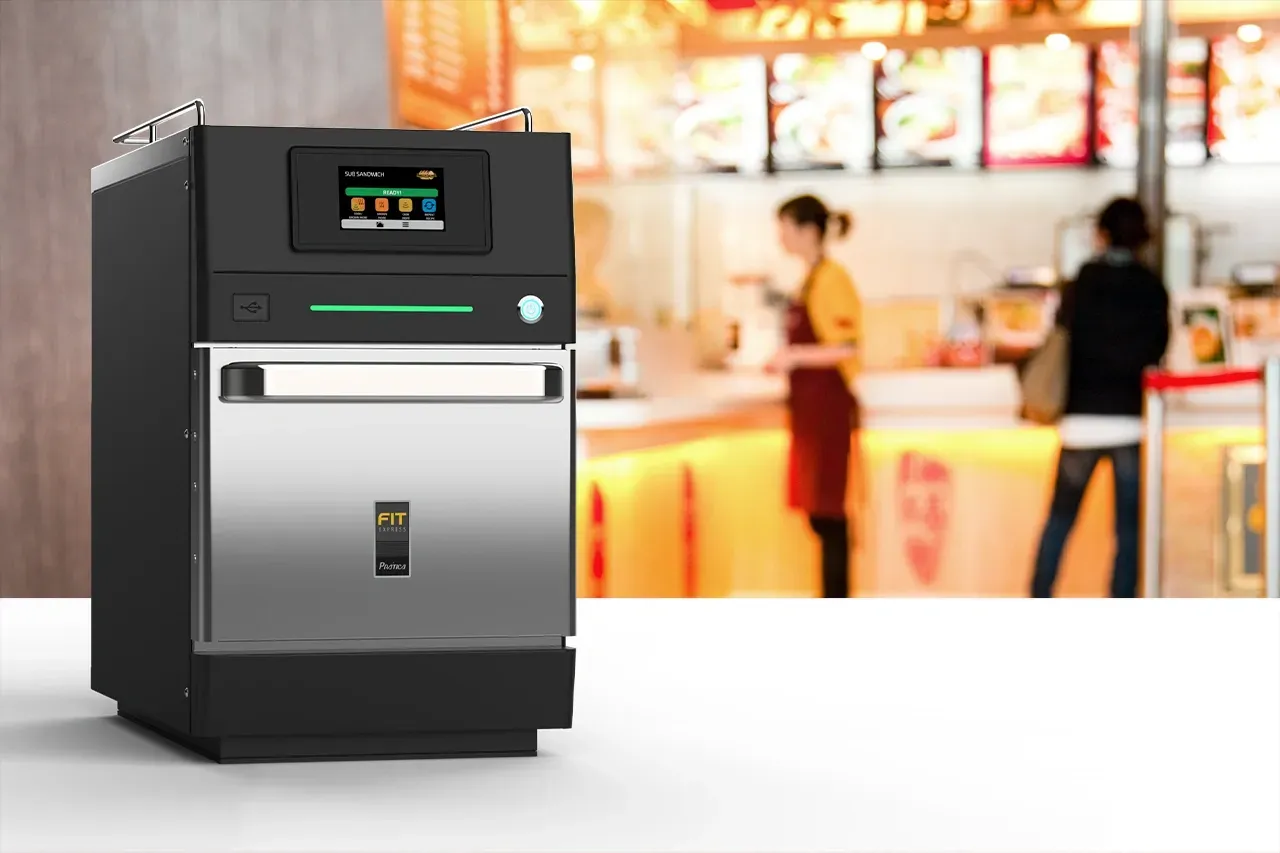 Prática Fit Express Speed Oven in a fast-food franchise setting