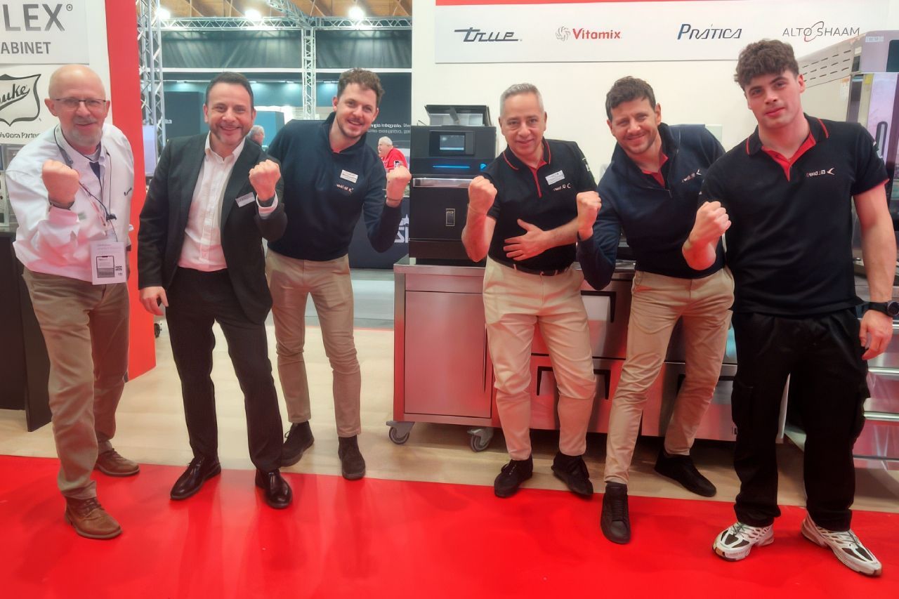 Red Bill and Prática Europe's team at SIGEP 2025 Italy.