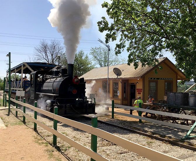 1925 Baldwin 0-4-0 steam switcher locomotive, tank engine, San Antonio, live steam