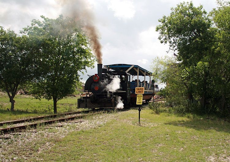 1925 Baldwin 0-4-0 steam switcher locomotive, tank engine, San Antonio, live steam