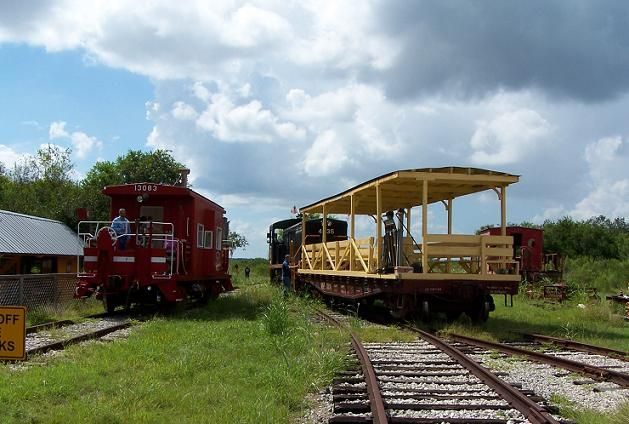 Longhorn & Western Railroad switching operations, August 2007.