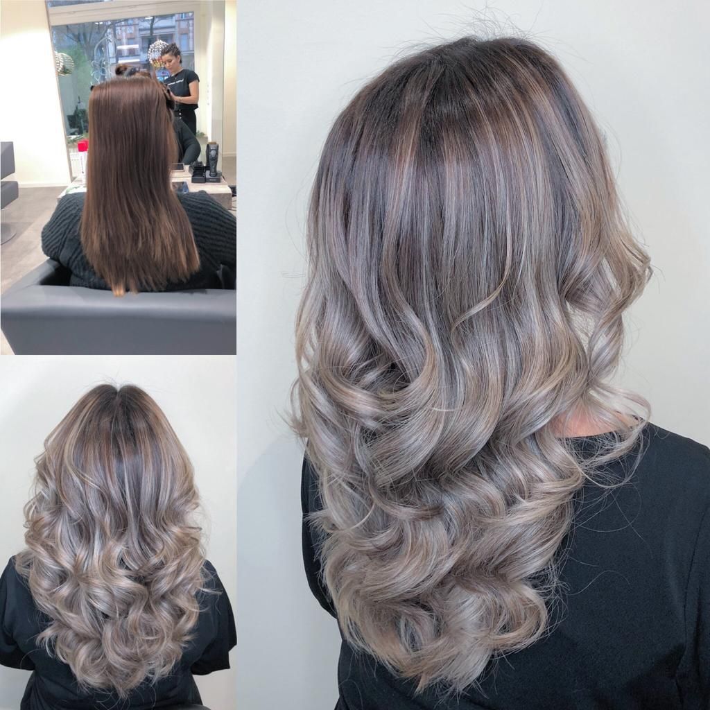 Eine Frau lässt sich in einem Salon die Haare machen