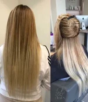 Eine Frau mit langen blonden Haaren sitzt auf einem Stuhl und hat ihre Haare zu einem Dutt hochgesteckt.