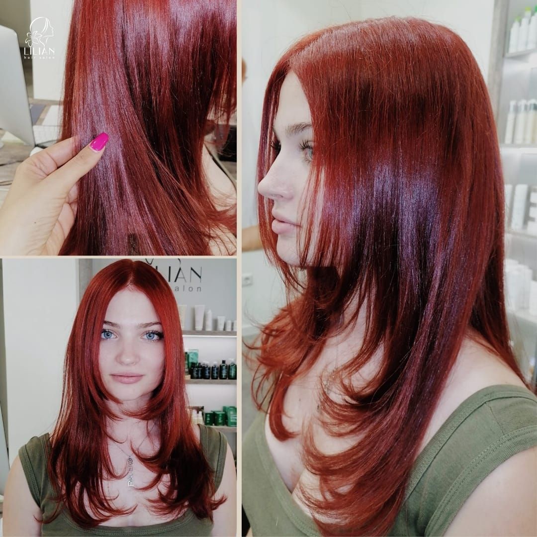 Eine Frau mit roten Haaren trägt ein grünes Tanktop