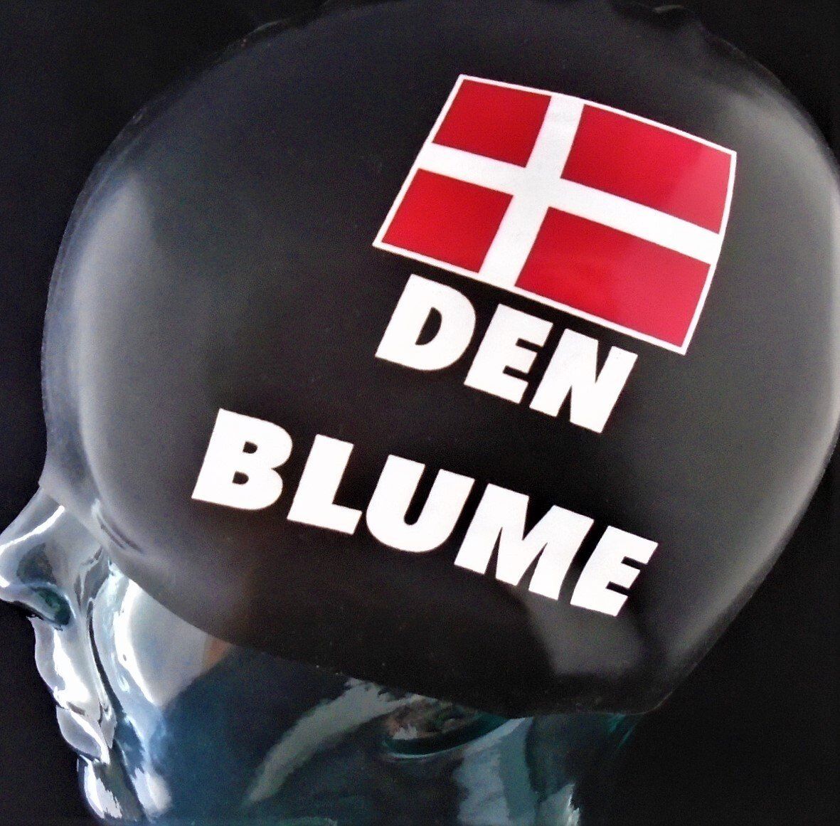 En sort ballon med ordene den blume på