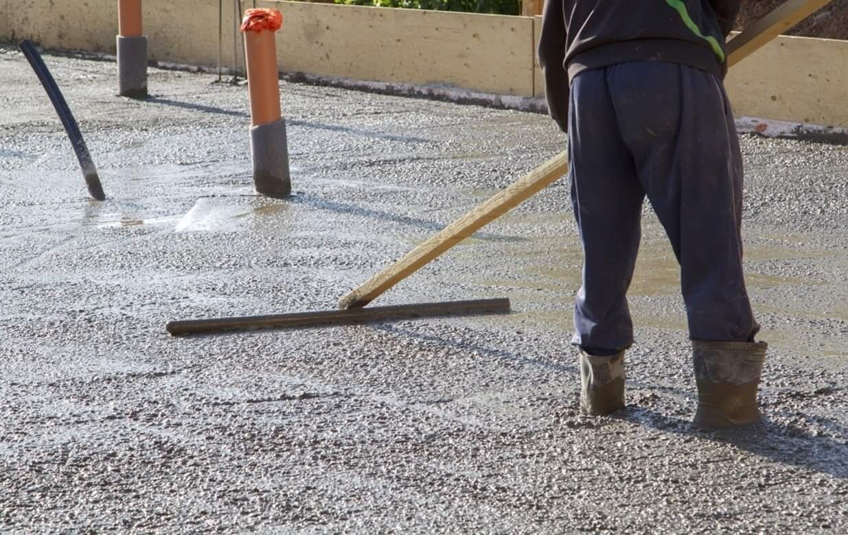 A professional concreter screeding the freshly poured concrete slab in Launceston, TAS.
