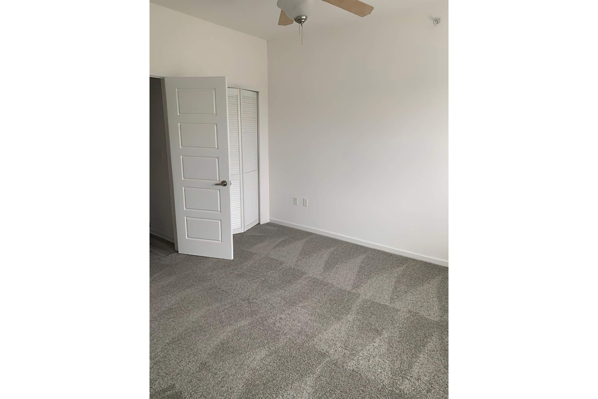 Room at Surfside Apartments in Jacksonville Beach, Fl.